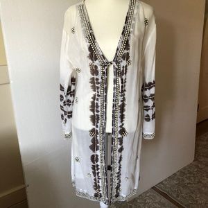 Stunning Letarte beach cover with pearl details. Fit like M